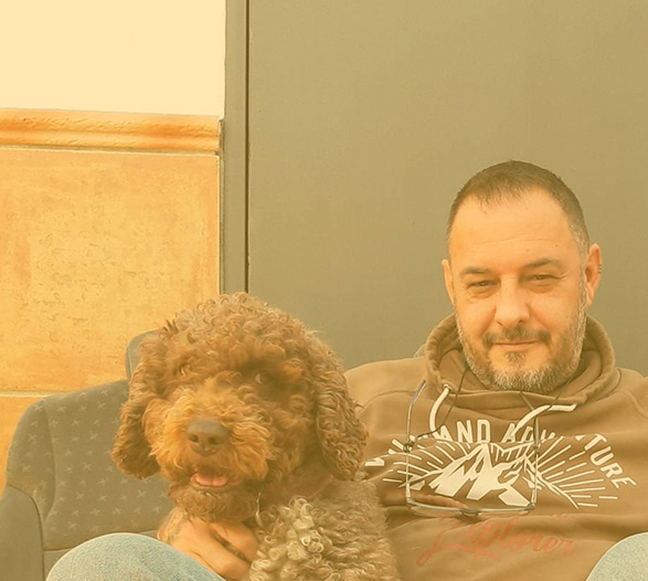 Raúl Sánchez con perro