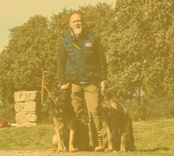 Louis Philip Baglietto con perros