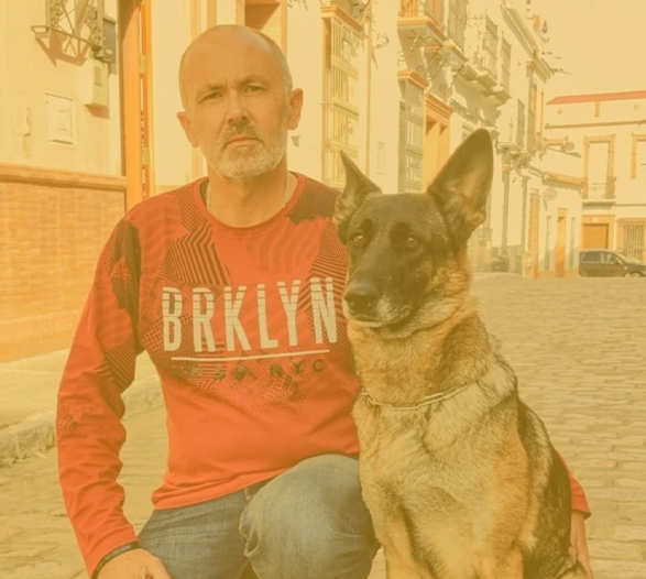 Julián Huelva con perro